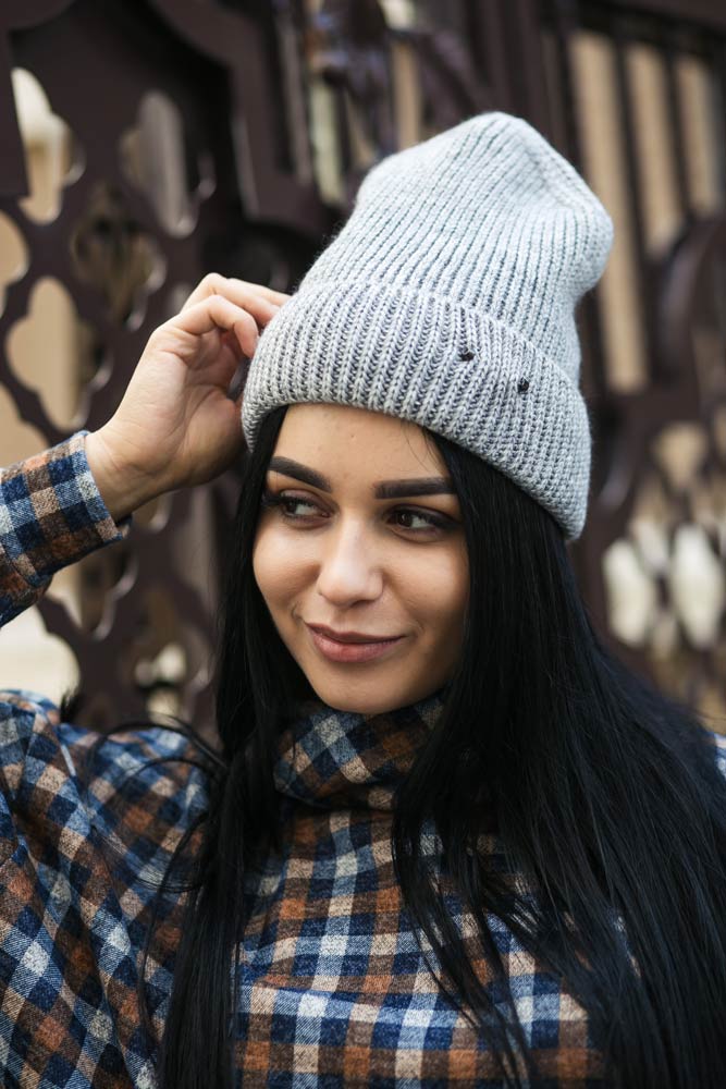 Купить молодежные женские шапки оптом в интернет магазине