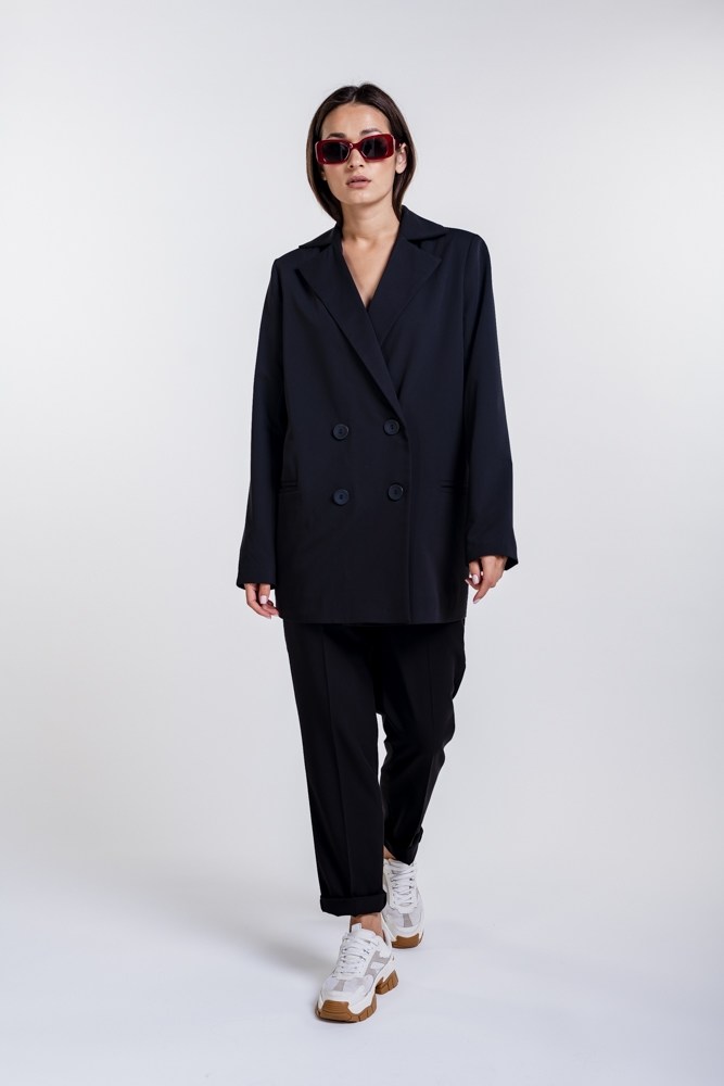 Костюм оверсайз пиджак. Черный брючный костюм женский 2022 оверсайз. Брючный костюм оверсайз женский 2022. Брючный костюм оверсайз 2023. Черный пиджак оверсайз 2022.