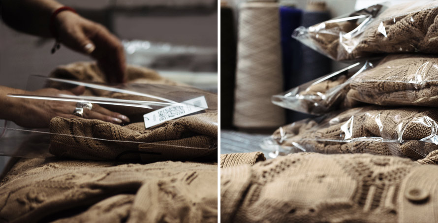 Упаковка готовой продукции на фабрике вязаной одежды бренда Аржен