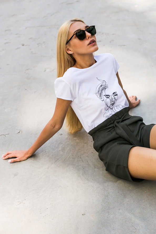 Летний молодежный костюм с шортами и футболкой для девушки на сайте Arjen