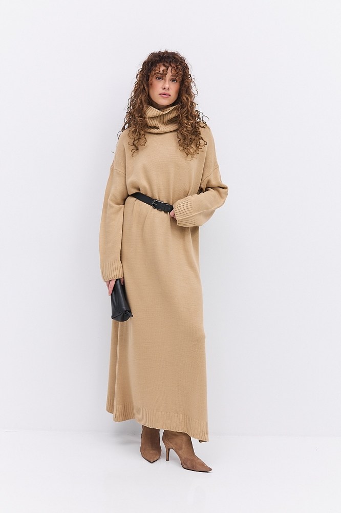 Купить бежевое зимнее платье - фото