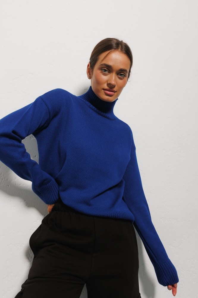 Купить синий женский вязаный свитер  - фото