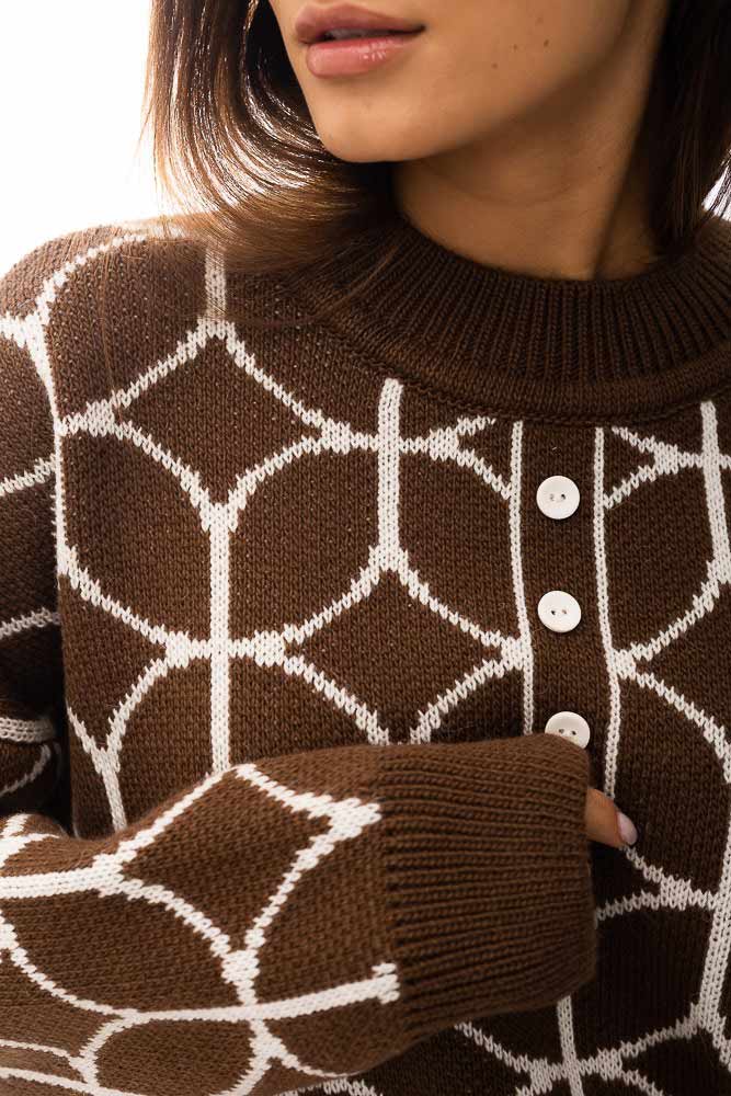 Купить коричневый женский вязаный свитер  - фото