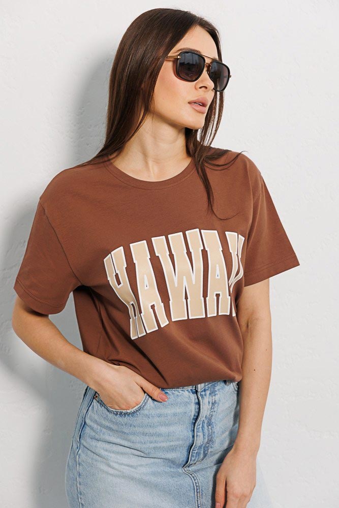 Купить коричневую женскую футболку - фото