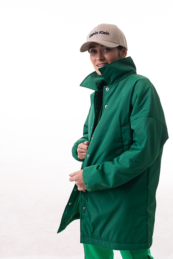 Купить зеленую женскую куртку - фото