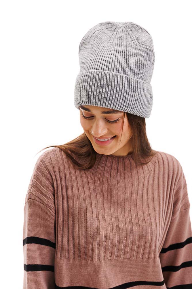 Купить серую женскую шапку - фото