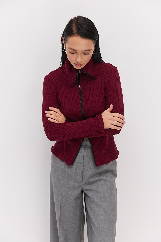Купить бордовую трикотажную кофту - фото