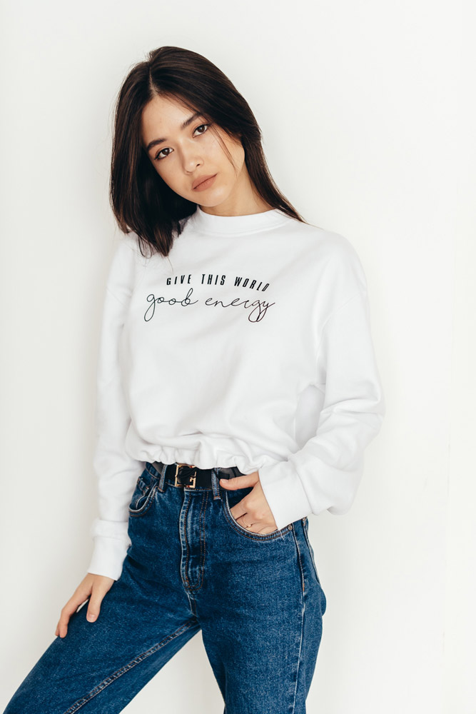 Купить белый свитшот с принтом - фото