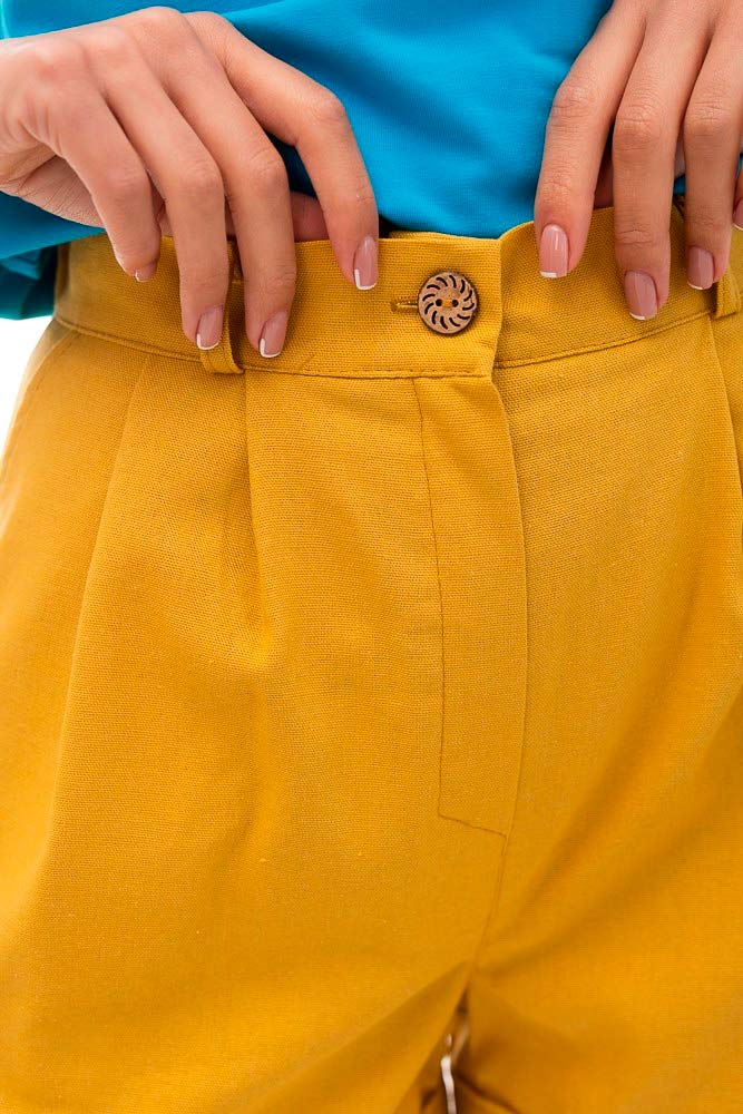 Купить желтые женские шорты - фото